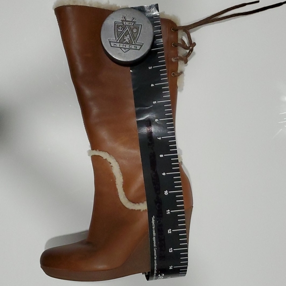 UGG Boots - Genuine Leather - Picture 9 of 14